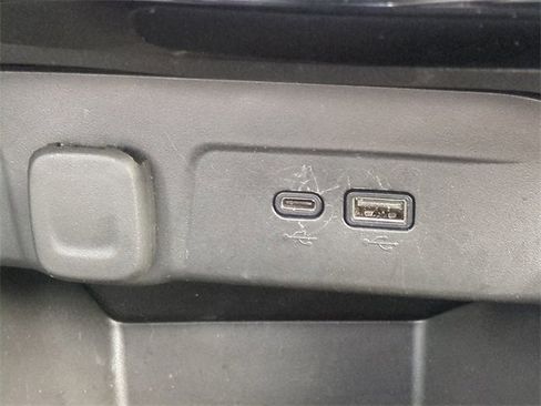 Certified 2025 Chevrolet Trax LT image 24