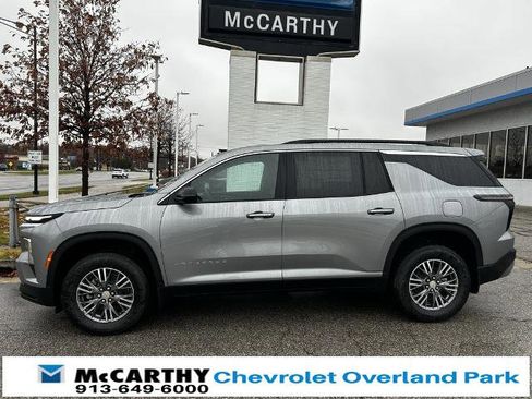 New 2026 Chevrolet Traverse LT image 3