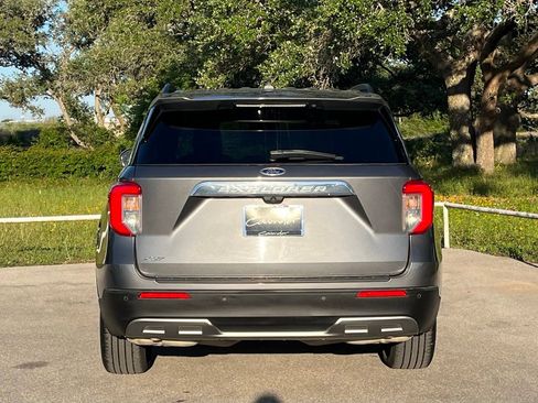 Used 2022 Ford Explorer XLT w/ Equipment Group 202A RWD image 6