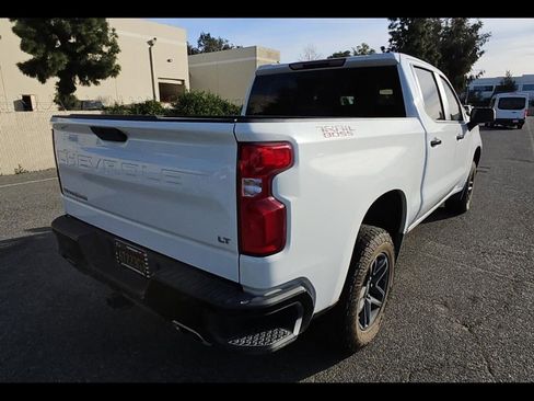 Used 2021 Chevrolet Silverado 1500 LT Trail Boss w/ Convenience Package II image 2