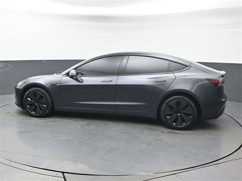 Used 2025 Tesla Model 3 image 3