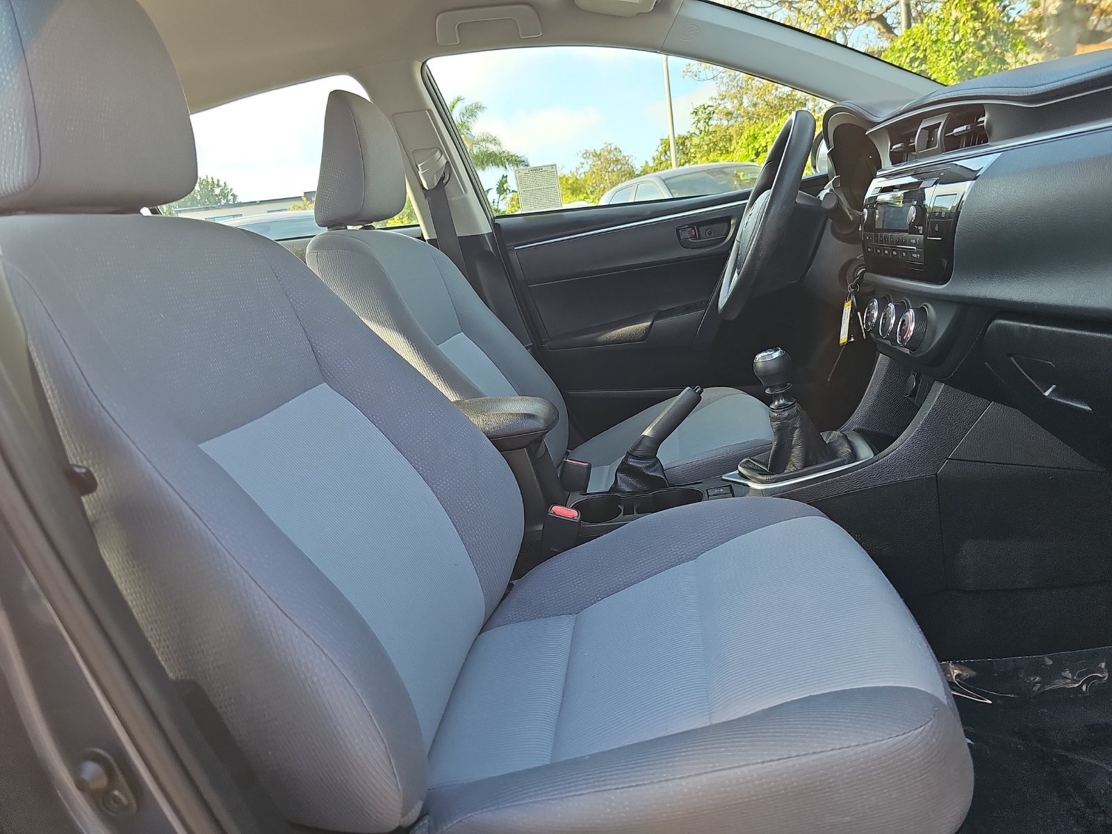 Used 2015 Toyota Corolla L FWD image 10