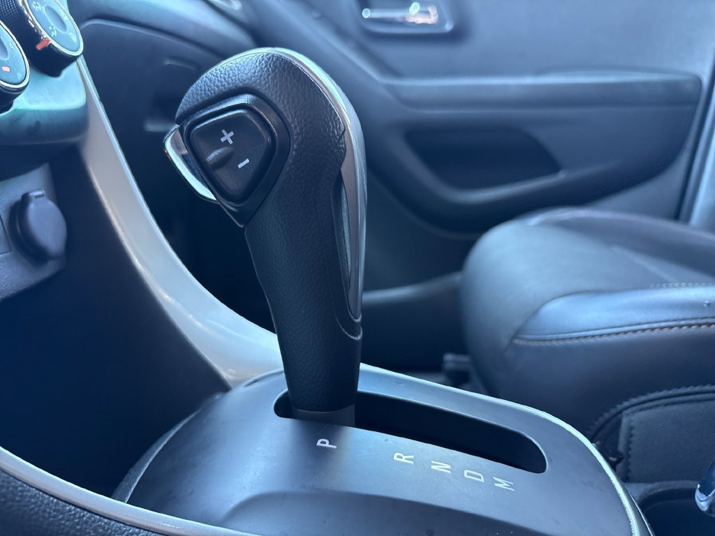 Used 2022 Chevrolet Trax LT w/ LT Convenience Package FWD image 19