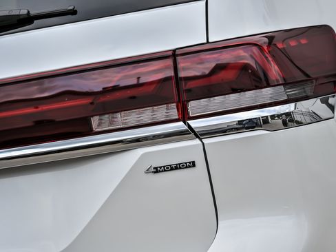 Used 2024 Volkswagen Atlas SEL Premium R-Line AWD/4WD image 20