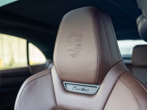 Certified 2025 Porsche Macan Turbo Electric AWD/4WD image 13