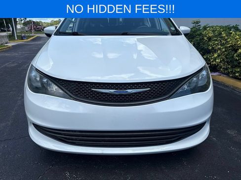 Used 2018 Chrysler Pacifica L FWD image 2