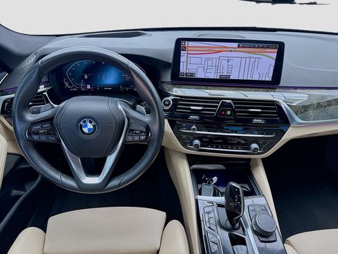 Used 2022 BMW 530e w/ Premium Package image 15