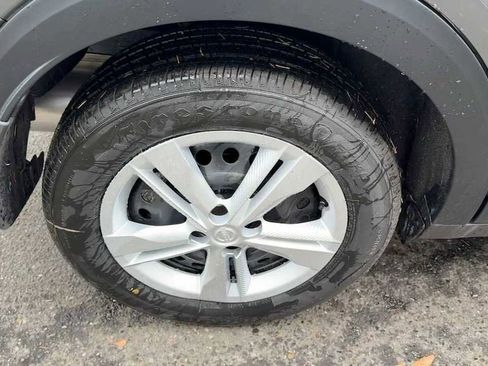 New 2025 Nissan Kicks Play S image 7