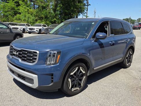 Used 2025 Kia Telluride S FWD image 3