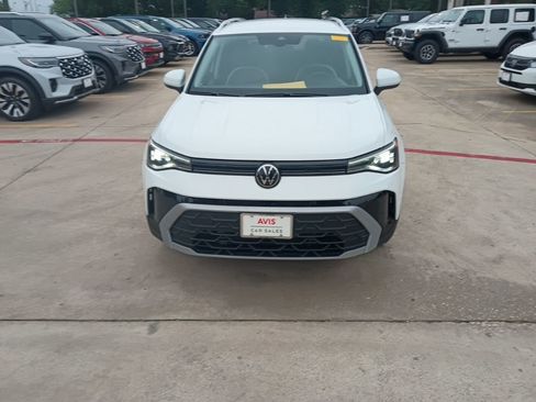 Used 2025 Volkswagen Taos SE AWD/4WD image 5