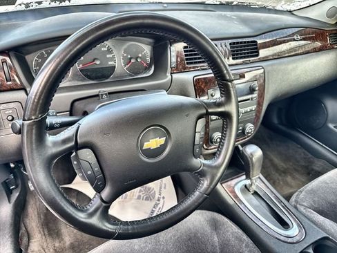 Used 2014 Chevrolet Impala LT image 14