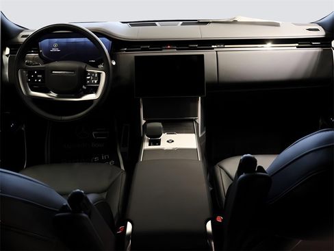 Certified 2025 Land Rover Range Rover SE image 15