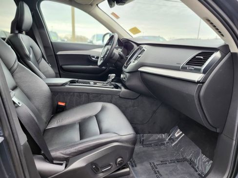 Used 2021 Volvo XC90 T5 Momentum image 9