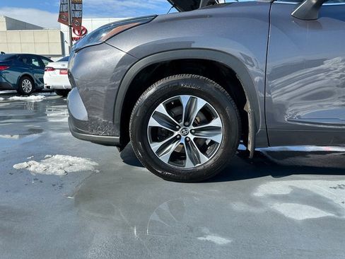 Used 2021 Toyota Highlander XLE image 26