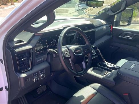 Used 2025 GMC Sierra 2500 AT4 w/ AT4 Premium Plus Package AWD/4WD image 14