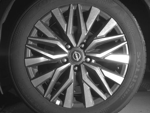Used 2025 Nissan Altima 2.5 SV FWD image 14