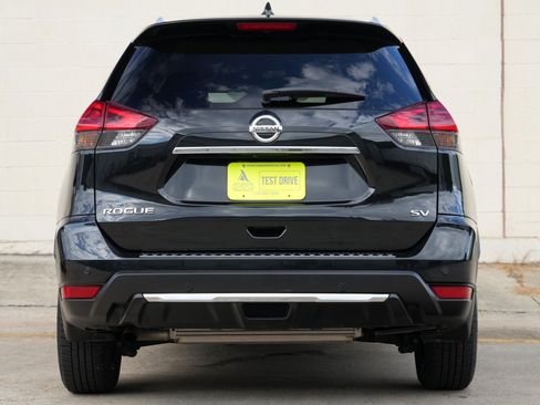 Used 2019 Nissan Rogue SV w/ Premium Package FWD image 10