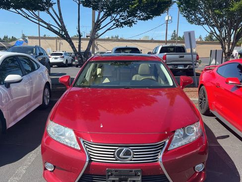 Used 2013 Lexus ES 350 w/ Luxury Pkg FWD image 1