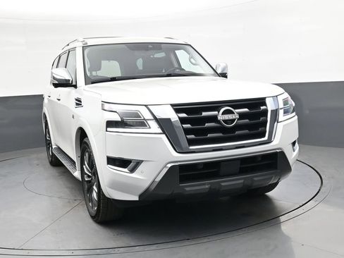 Used 2022 Nissan Armada Platinum w/ Captain's Chairs Package RWD image 10