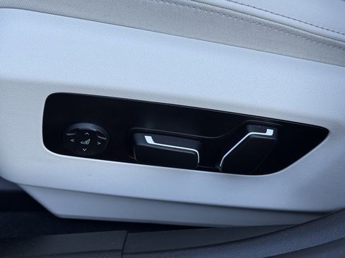 Used 2025 BMW i5 xDrive40 w/ Premium Package image 16