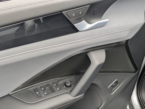 New 2026 Volkswagen Tiguan SE image 11