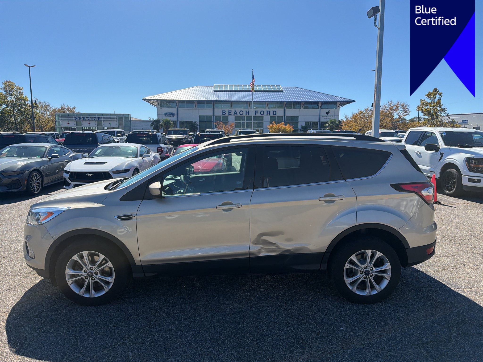 Used 2017 Ford Escape SE w/ Equipment Group 201A AWD/4WD image 8