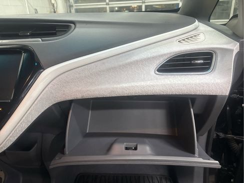 Used 2020 Chevrolet Bolt Premier w/ Infotainment Package image 21