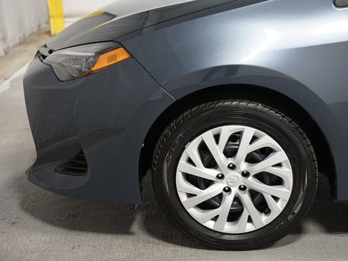 Used 2018 Toyota Corolla LE FWD image 5