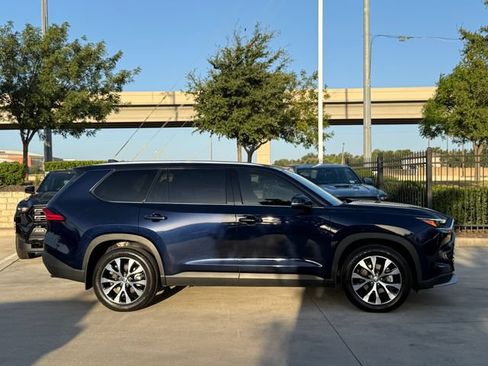 Used 2024 Toyota Grand Highlander AWD Hybrid image 7