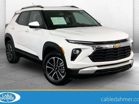 Used 2025 Chevrolet TrailBlazer LT AWD/4WD image 1