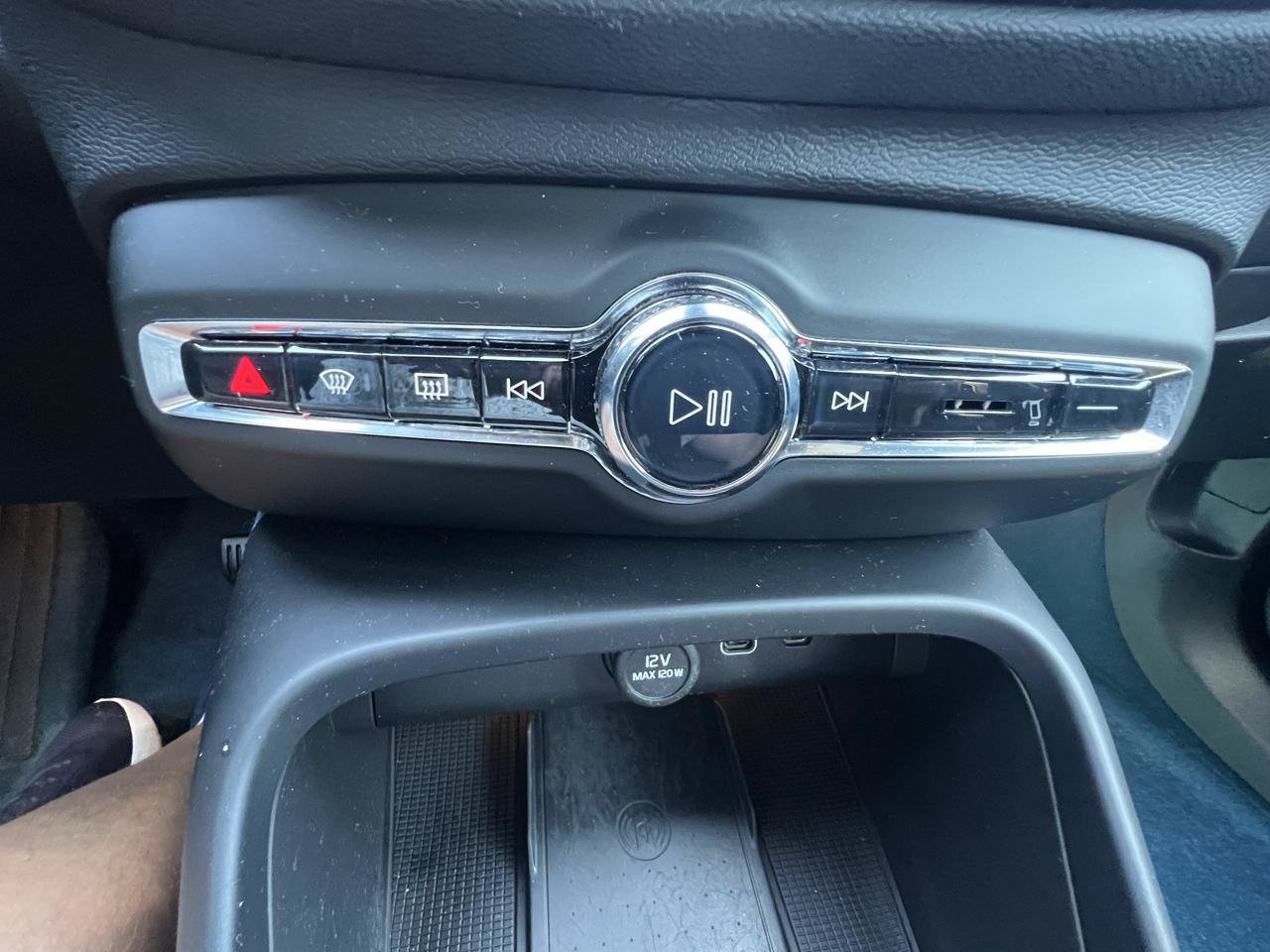 Used 2023 Volvo XC40 Recharge Plus AWD/4WD image 21