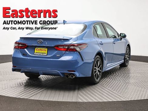 Used 2023 Toyota Camry SE FWD image 5