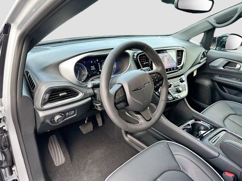 New 2026 Chrysler Pacifica Limited w/ S Appearance Package image 11