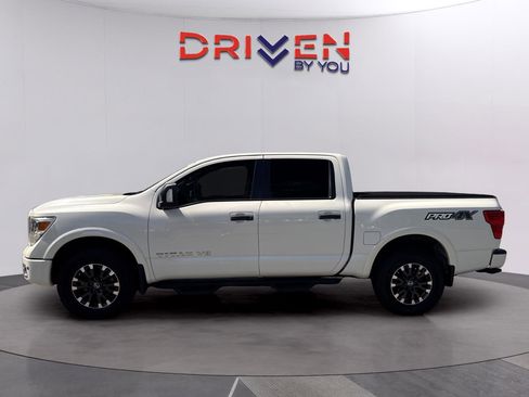 Used 2018 Nissan Titan PRO-4X w/ Pro-4x Convenience Package AWD/4WD image 2