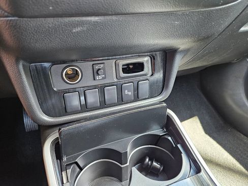 Used 2018 Mitsubishi Outlander SEL AWD/4WD image 27