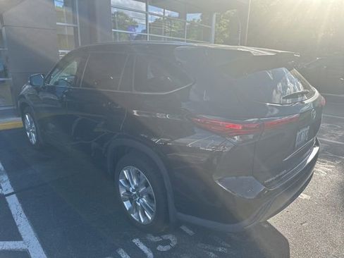 Used 2021 Toyota Highlander Limited AWD/4WD image 2