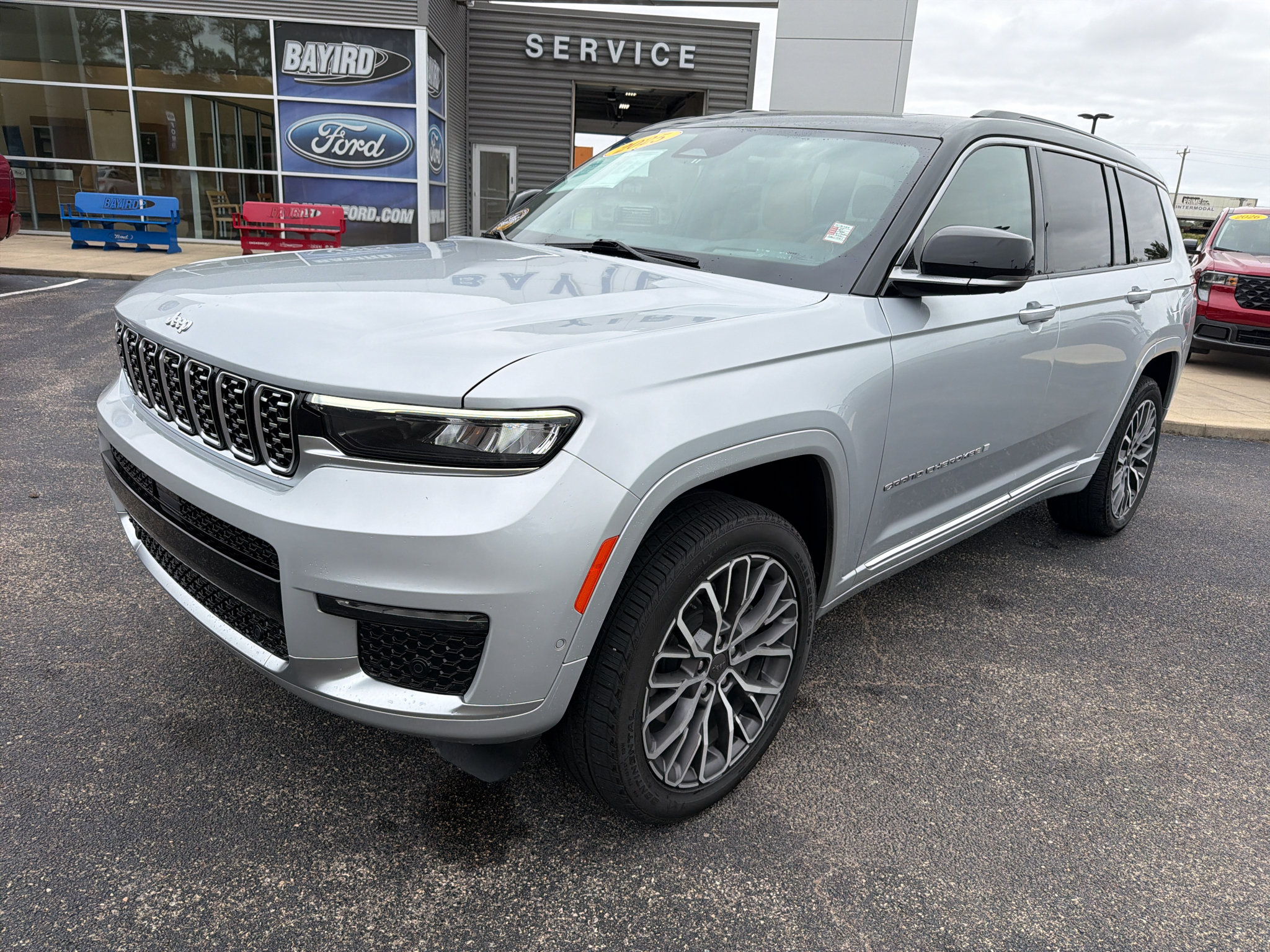Used 2025 Jeep Grand Cherokee L Summit AWD/4WD image 2