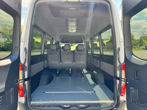 Used 2019 Mercedes-Benz Sprinter 2500 image 7