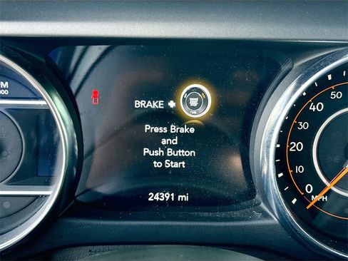 Used 2022 Jeep Gladiator Willys image 13