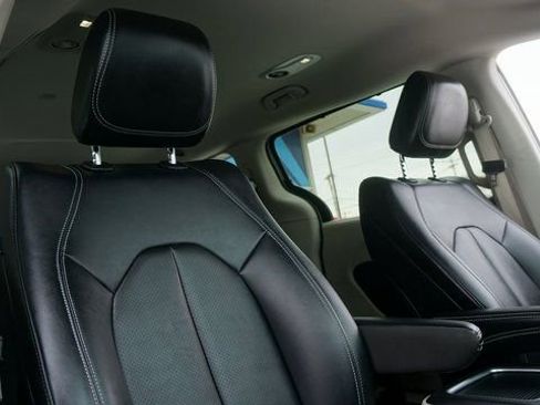 Used 2024 Chrysler Pacifica Touring-L image 56