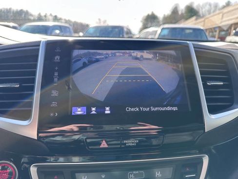 Used 2017 Honda Pilot Touring image 16