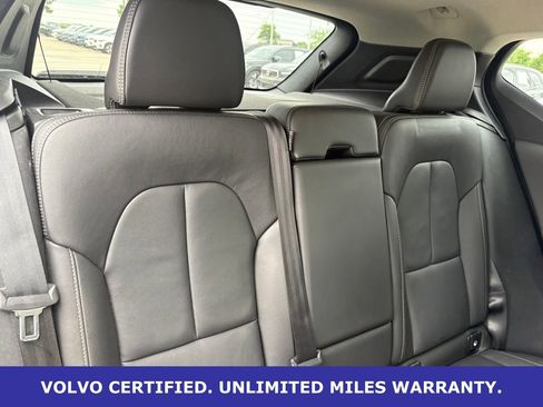 Certified 2025 Volvo XC40 B5 Plus AWD/4WD image 31