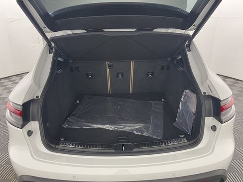 Used 2025 Porsche Macan image 21