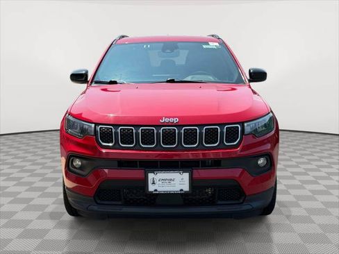 Used 2024 Jeep Compass Latitude AWD/4WD image 2