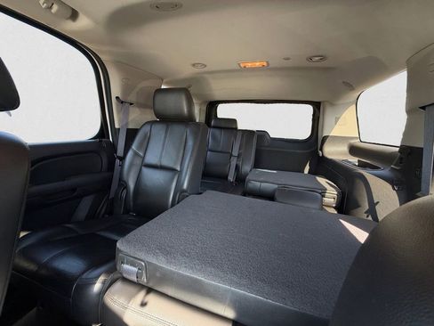 Used 2011 GMC Yukon SLT w/ SLT-2 Equipment Package AWD/4WD image 10