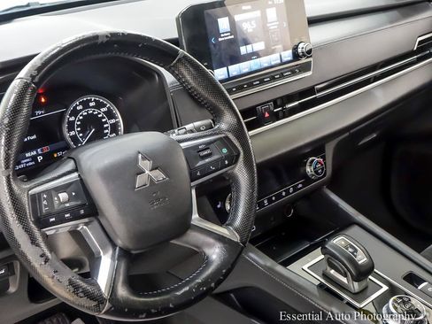 Used 2023 Mitsubishi Outlander SE FWD image 15
