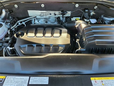 Used 2024 Volkswagen Atlas SE w/ Black Wheel Package image 32