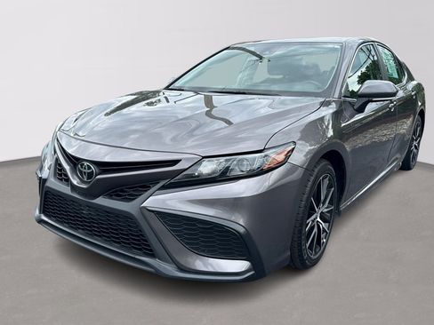 Used 2024 Toyota Camry SE FWD image 1