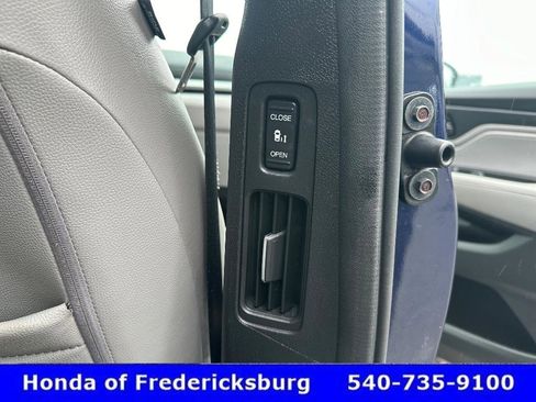 Used 2023 Honda Odyssey EX-L image 31