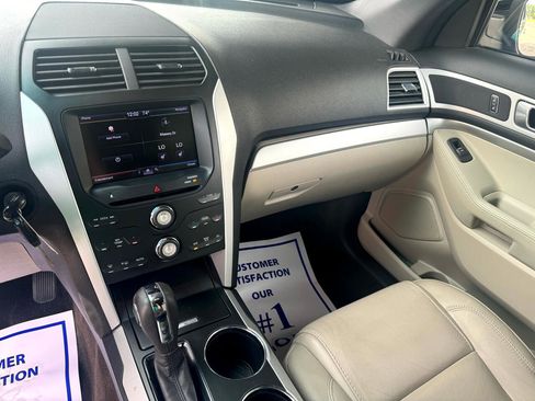 Used 2013 Ford Explorer XLT image 12